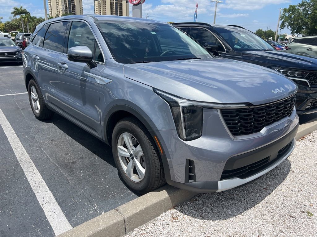 Certified 2025 Kia Sorento LX FWD image 3