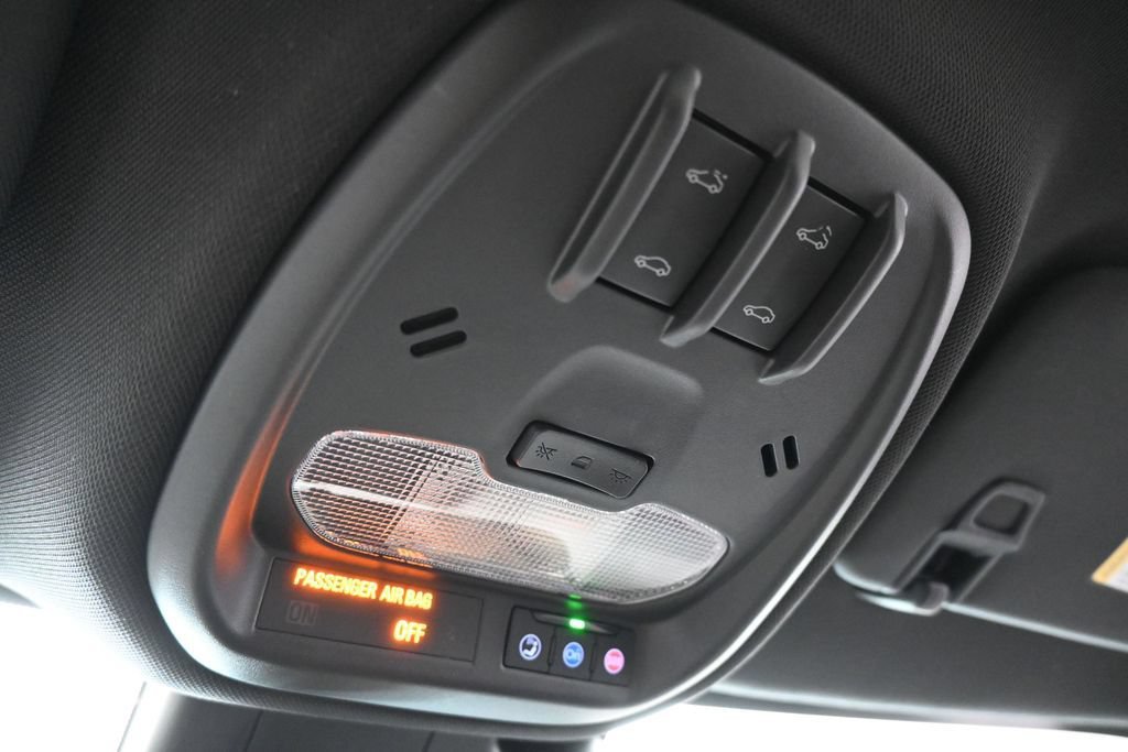 Used 2024 Chevrolet Trax RS w/ Sunroof Package FWD image 23