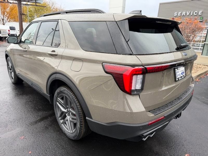 New 2026 Ford Explorer ST w/ Sun And Sound Package image 8