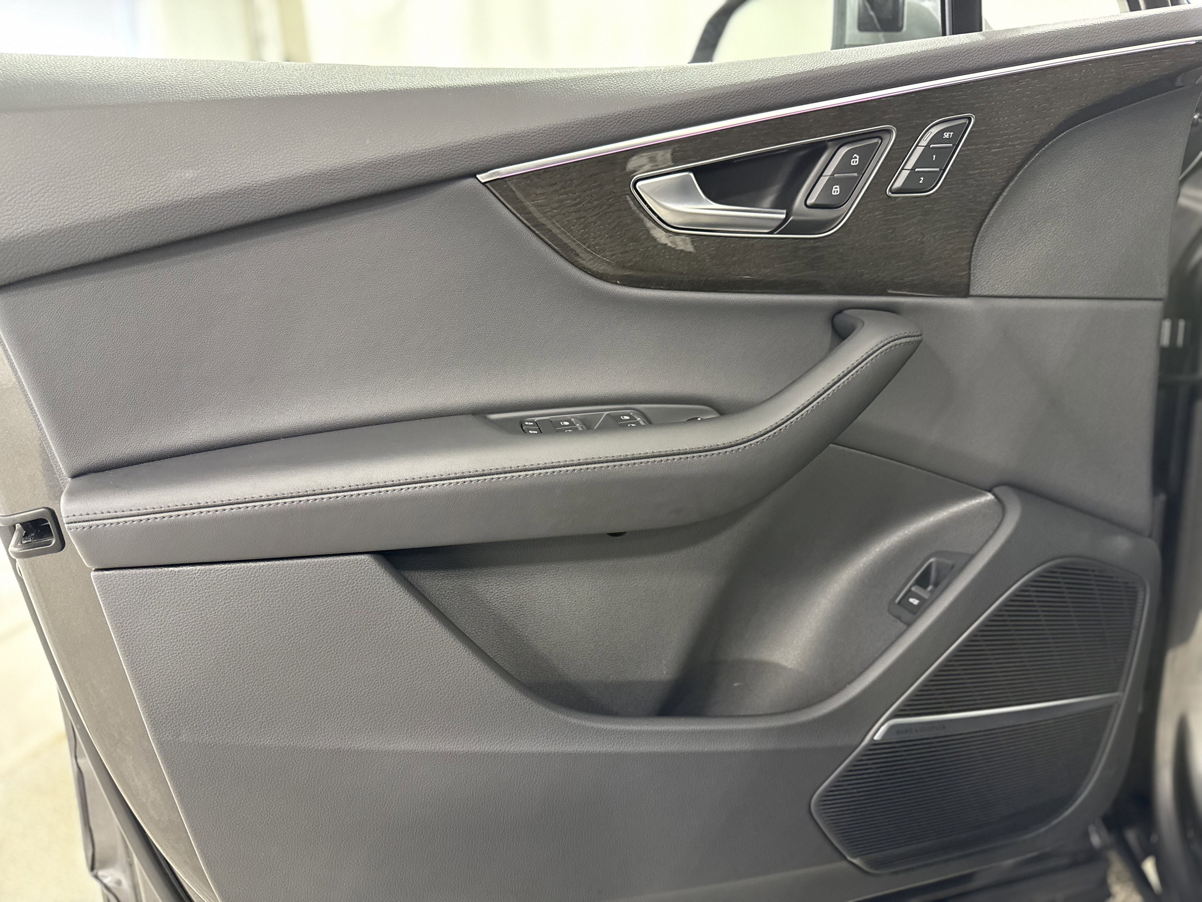 Used 2024 Audi Q7 Premium Plus w/ Premium Plus Package image 15