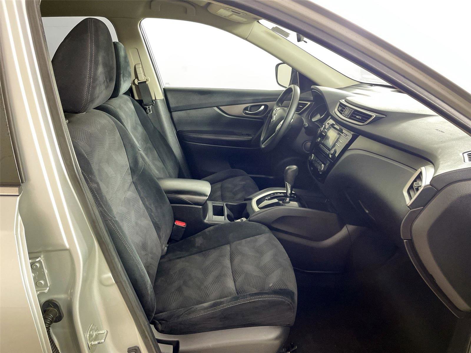 Used 2014 Nissan Rogue SV FWD image 26