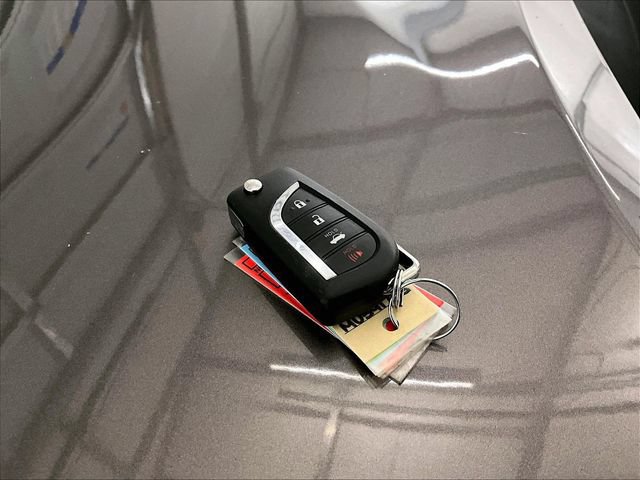 Used 2021 Toyota Camry LE FWD image 9