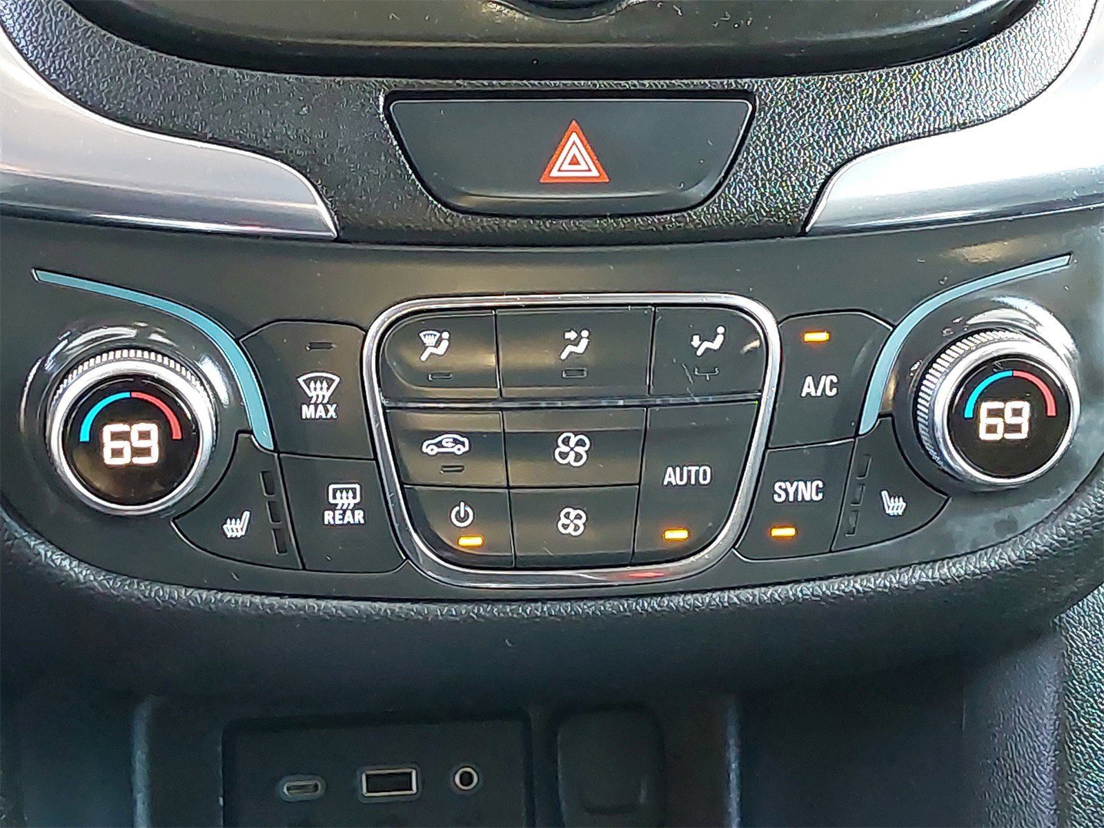 Used 2021 Chevrolet Equinox LT image 26