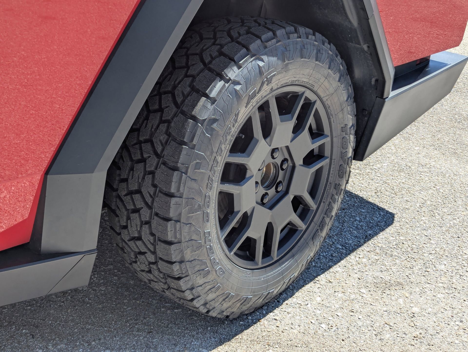 Used 2024 Tesla Cybertruck AWD Crew Cab image 41