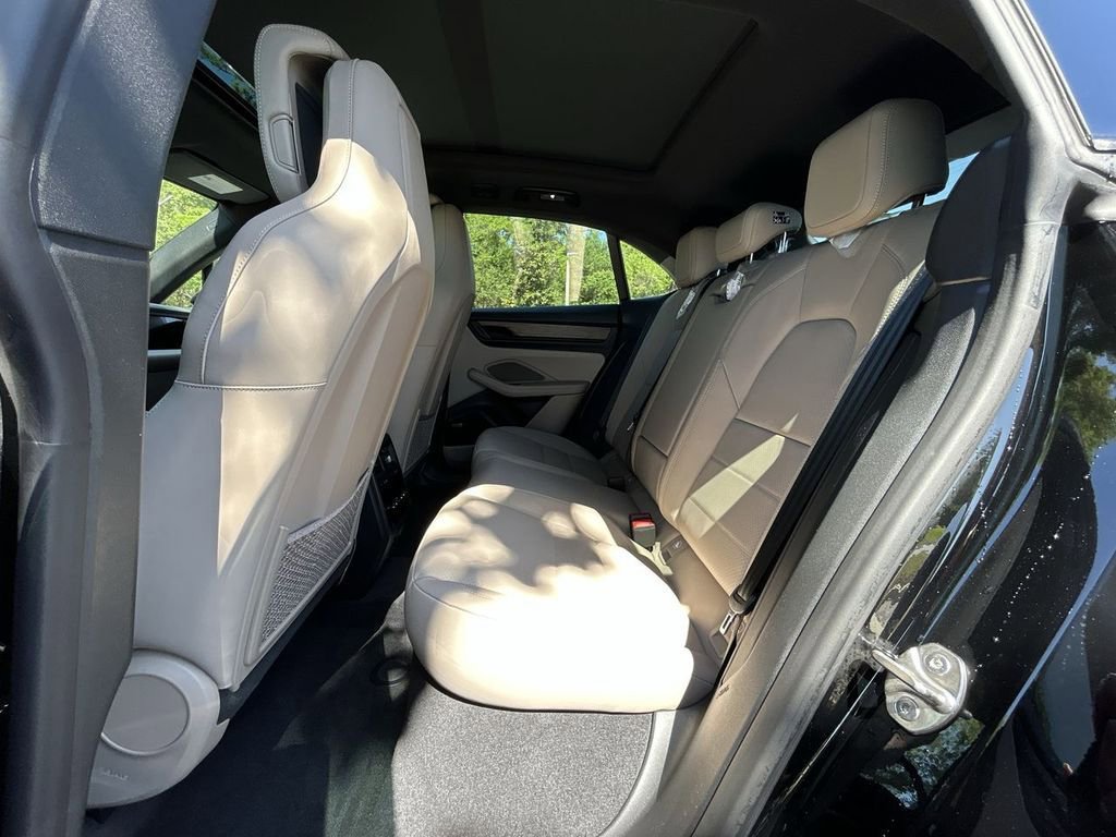 Certified 2025 Porsche Macan Electric image 18