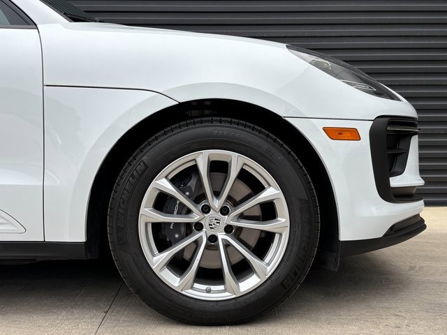 Certified 2025 Porsche Macan image 11