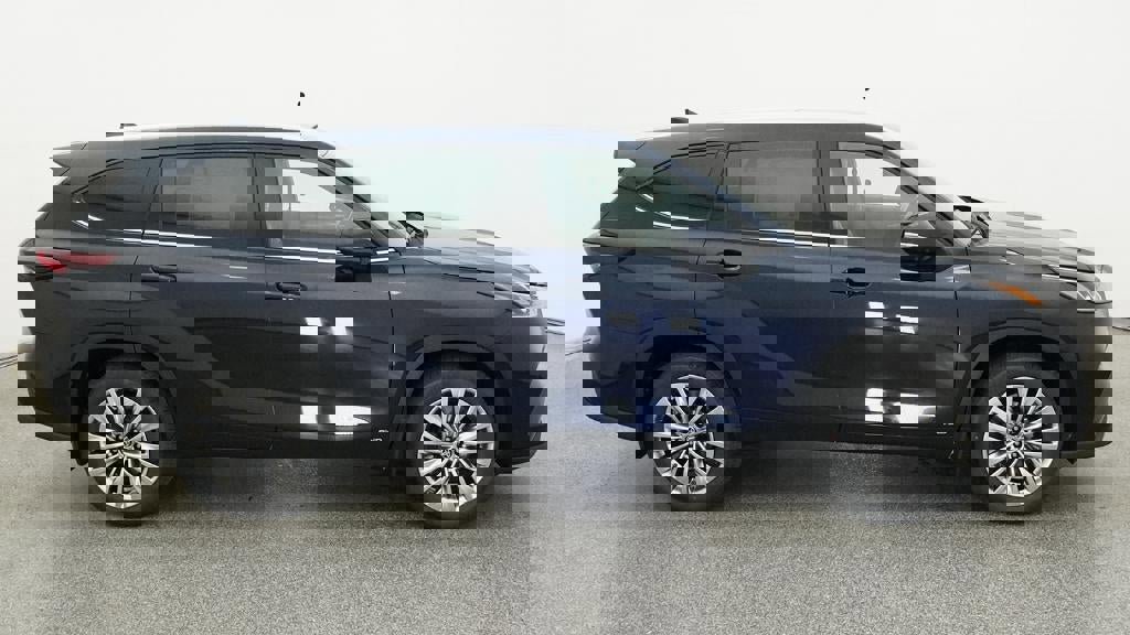 New 2026 Toyota Highlander Platinum image 11