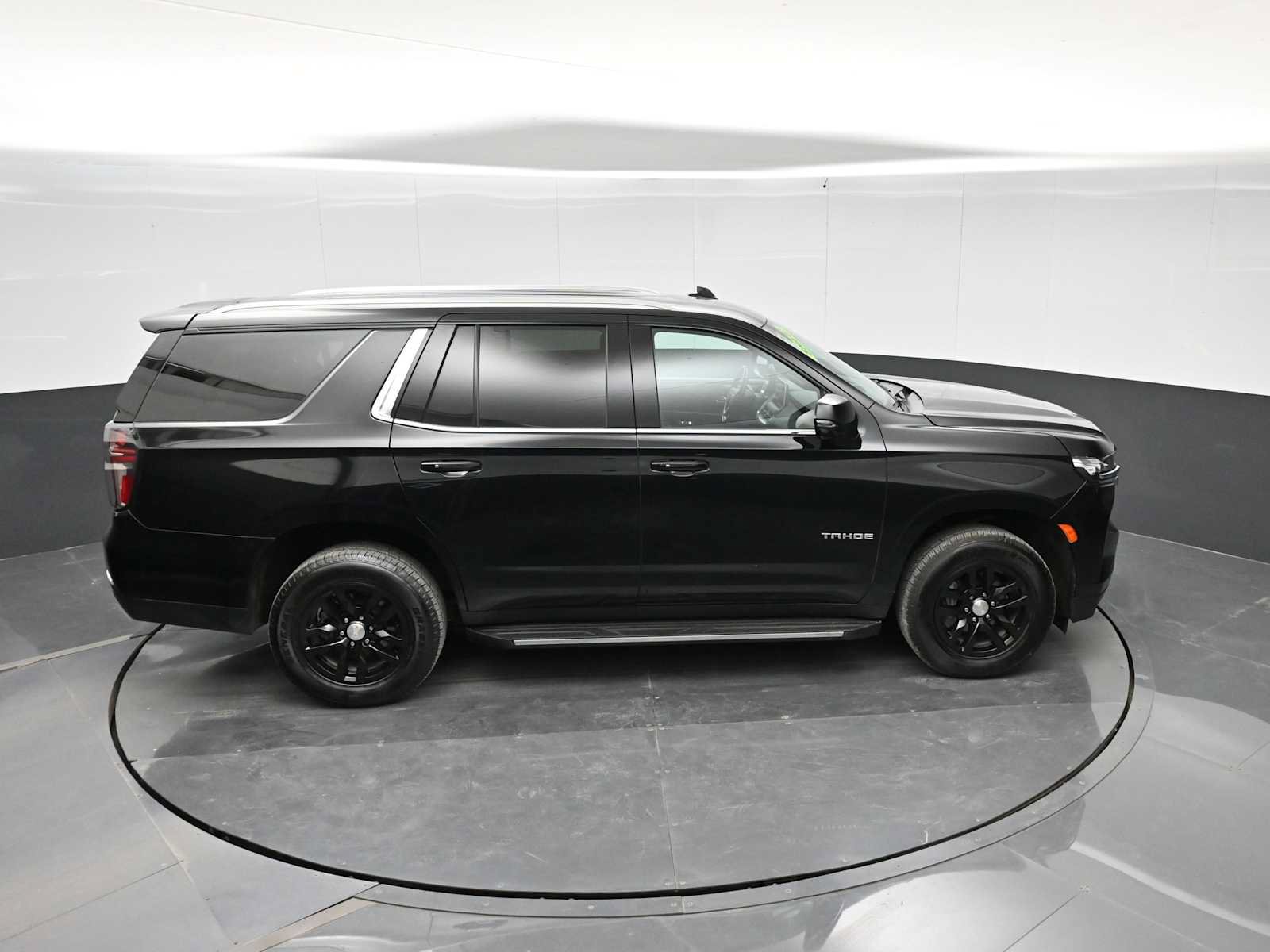 Used 2023 Chevrolet Tahoe LT w/ Luxury Package AWD/4WD image 32