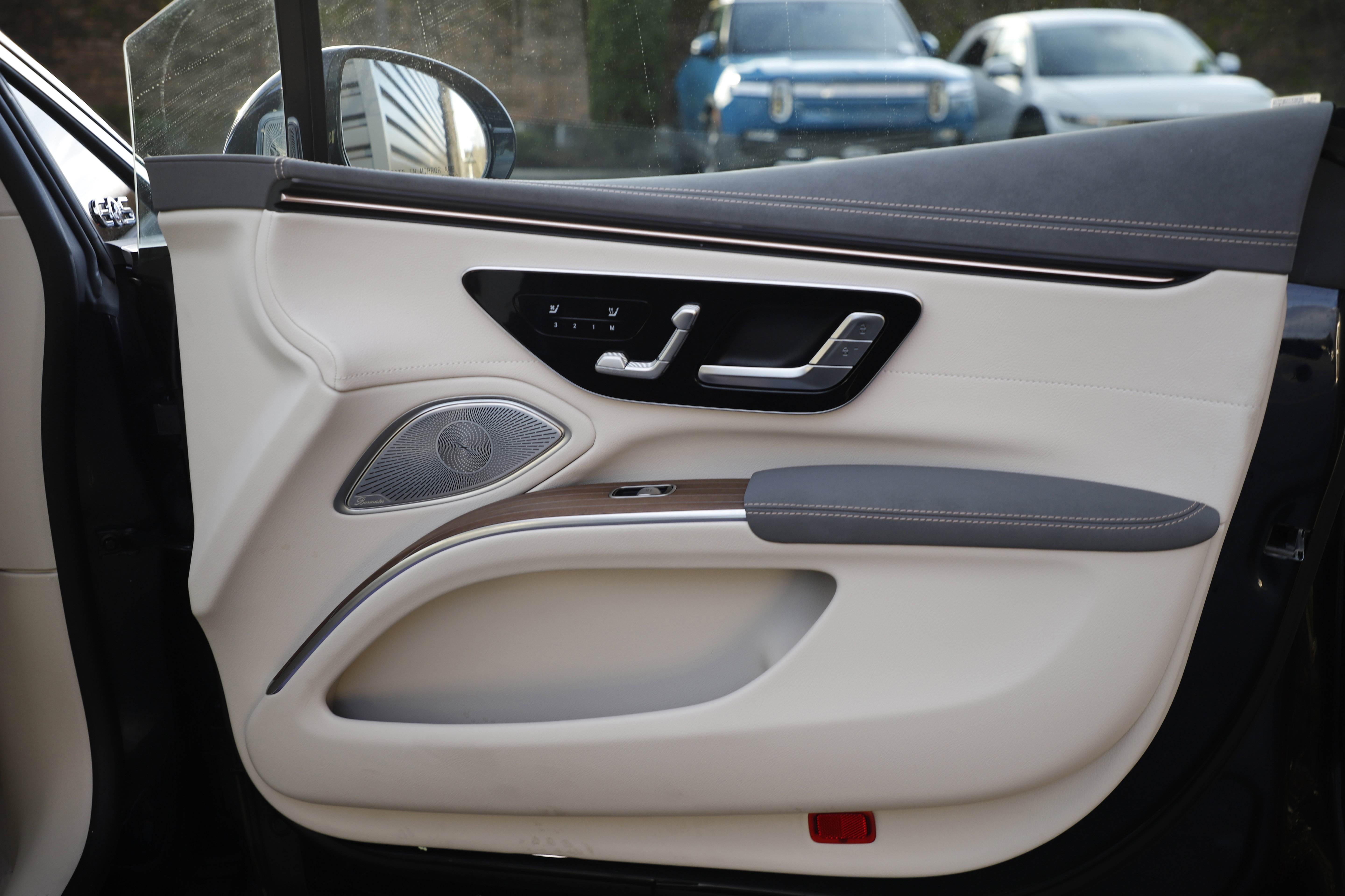 Used 2022 Mercedes-Benz EQS 580 4MATIC Sedan image 9