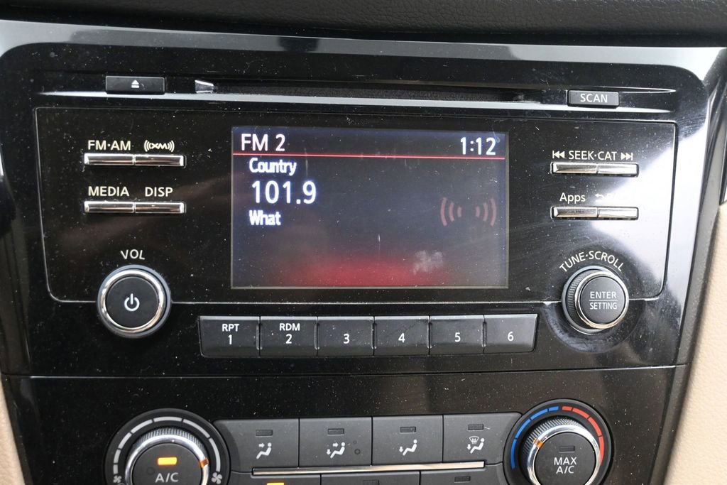 Used 2015 Nissan Rogue S FWD image 15
