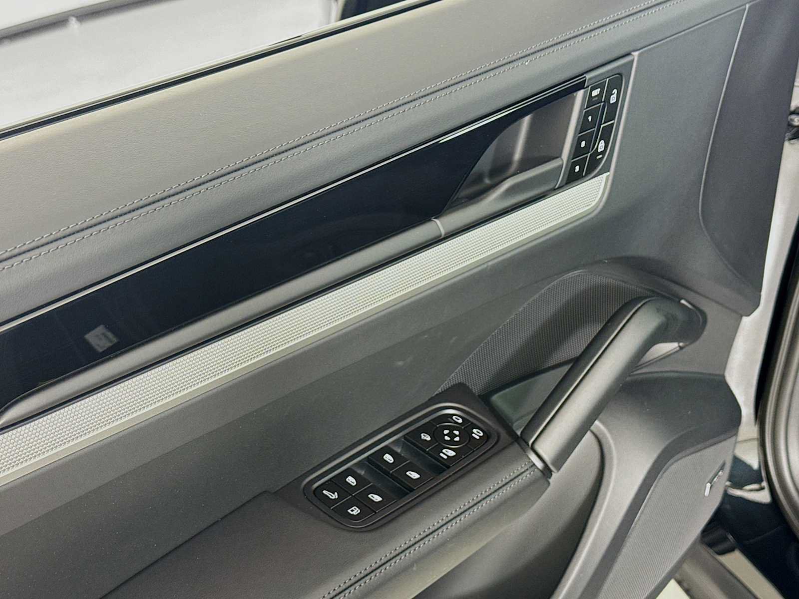 New 2026 Porsche Cayenne E-Hybrid AWD/4WD image 11
