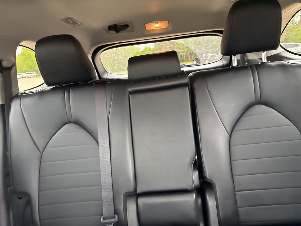 Used 2025 Toyota Highlander XLE AWD/4WD image 19