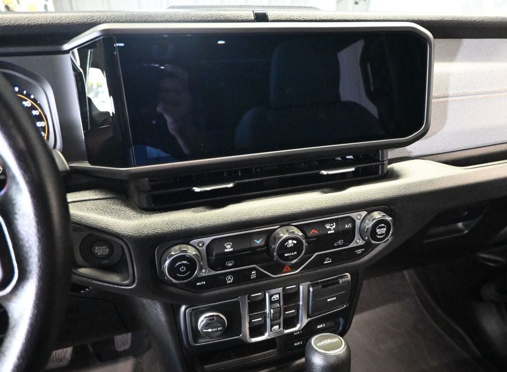 Used 2024 Jeep Gladiator Sport AWD/4WD image 15