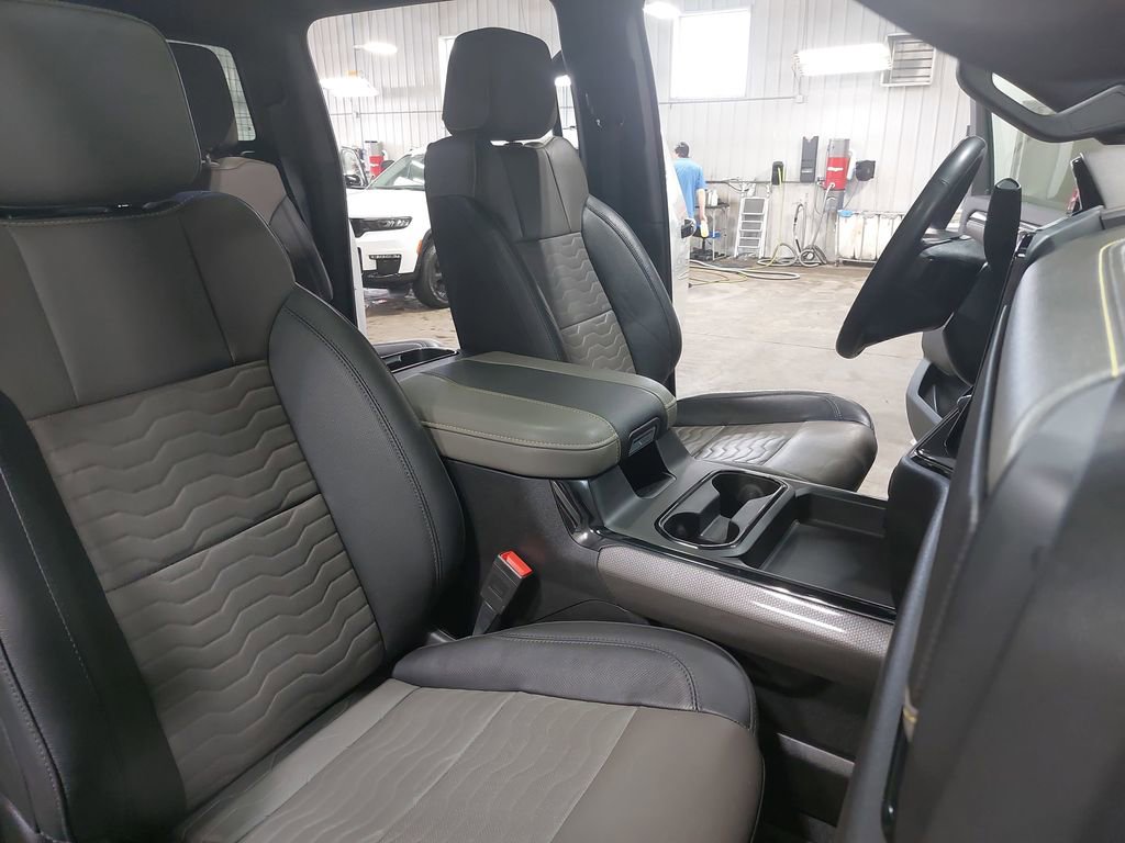 Used 2024 Chevrolet Silverado 2500 ZR2 w/ Technology Package AWD/4WD image 10
