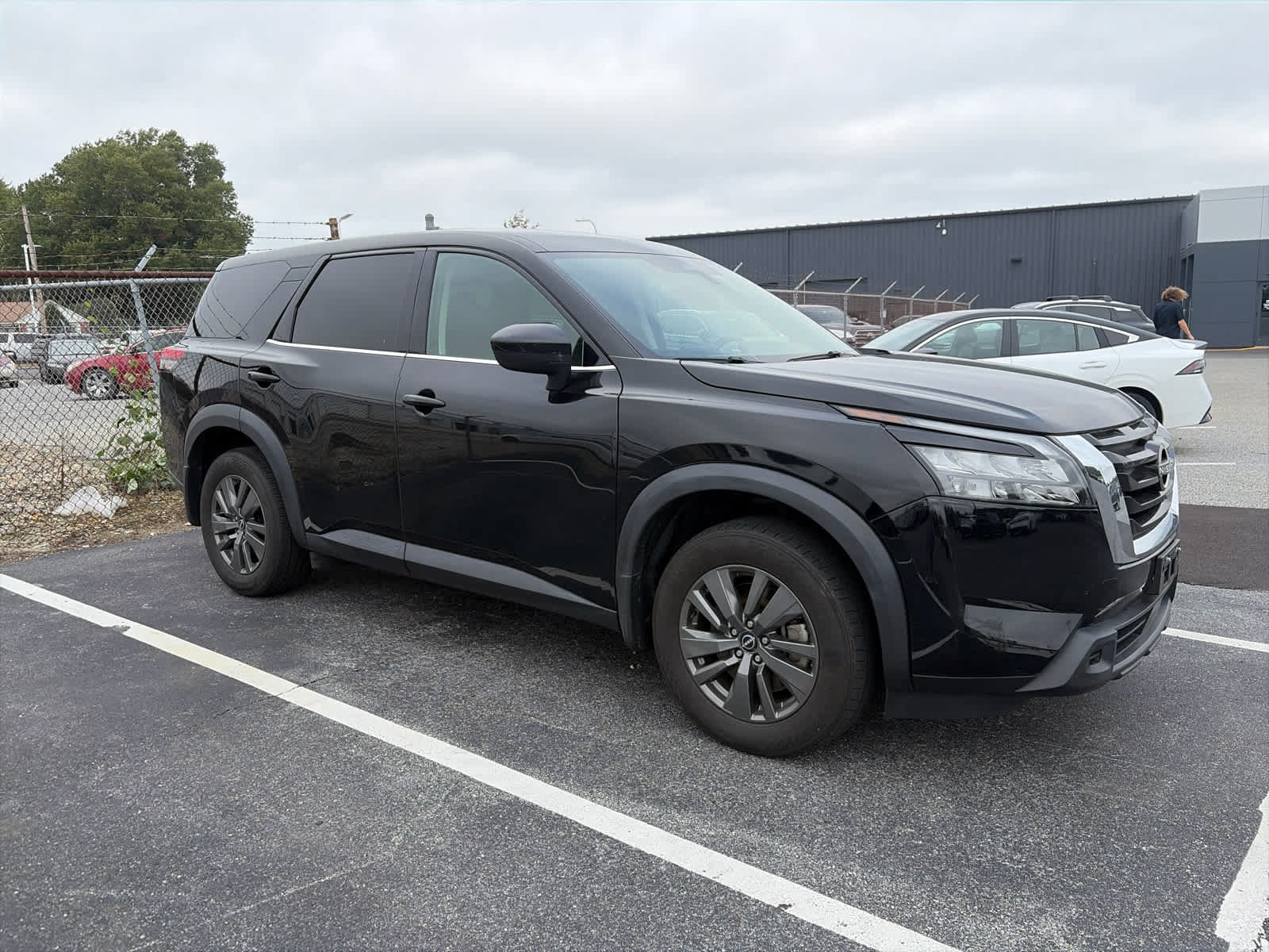 Used 2024 Nissan Pathfinder S AWD/4WD image 3