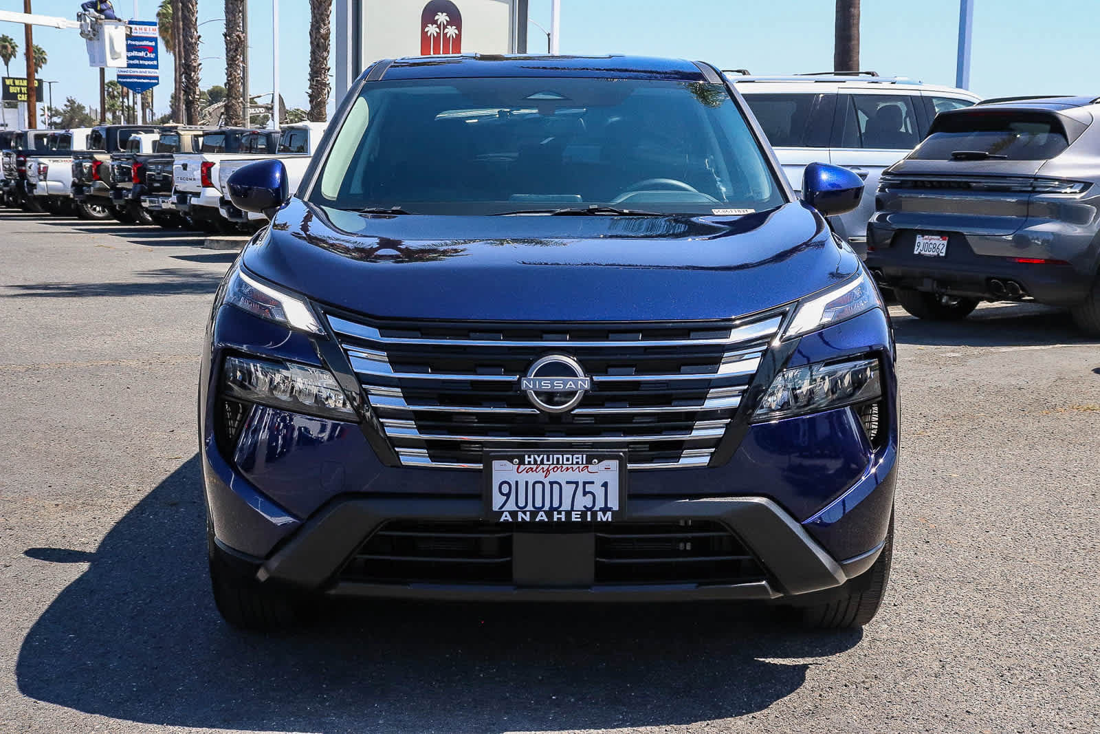 Used 2025 Nissan Rogue SV FWD image 2