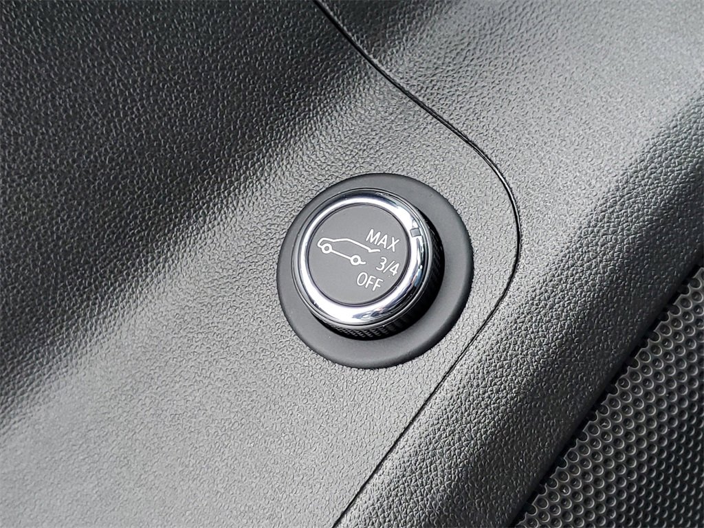 Used 2022 GMC Acadia SLE w/ Driver Convenience Package image 19