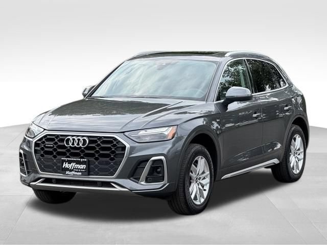 Used 2023 Audi Q5 2.0T Premium w/ Convenience Package AWD/4WD image 3