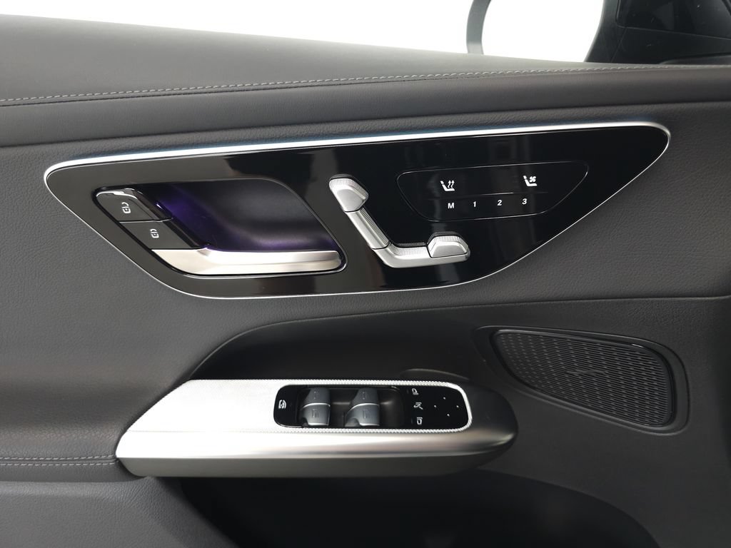 Certified 2026 Mercedes-Benz GLC 300 4MATIC image 6