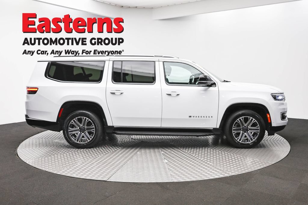 Used 2024 Jeep Wagoneer L Series II RWD image 4