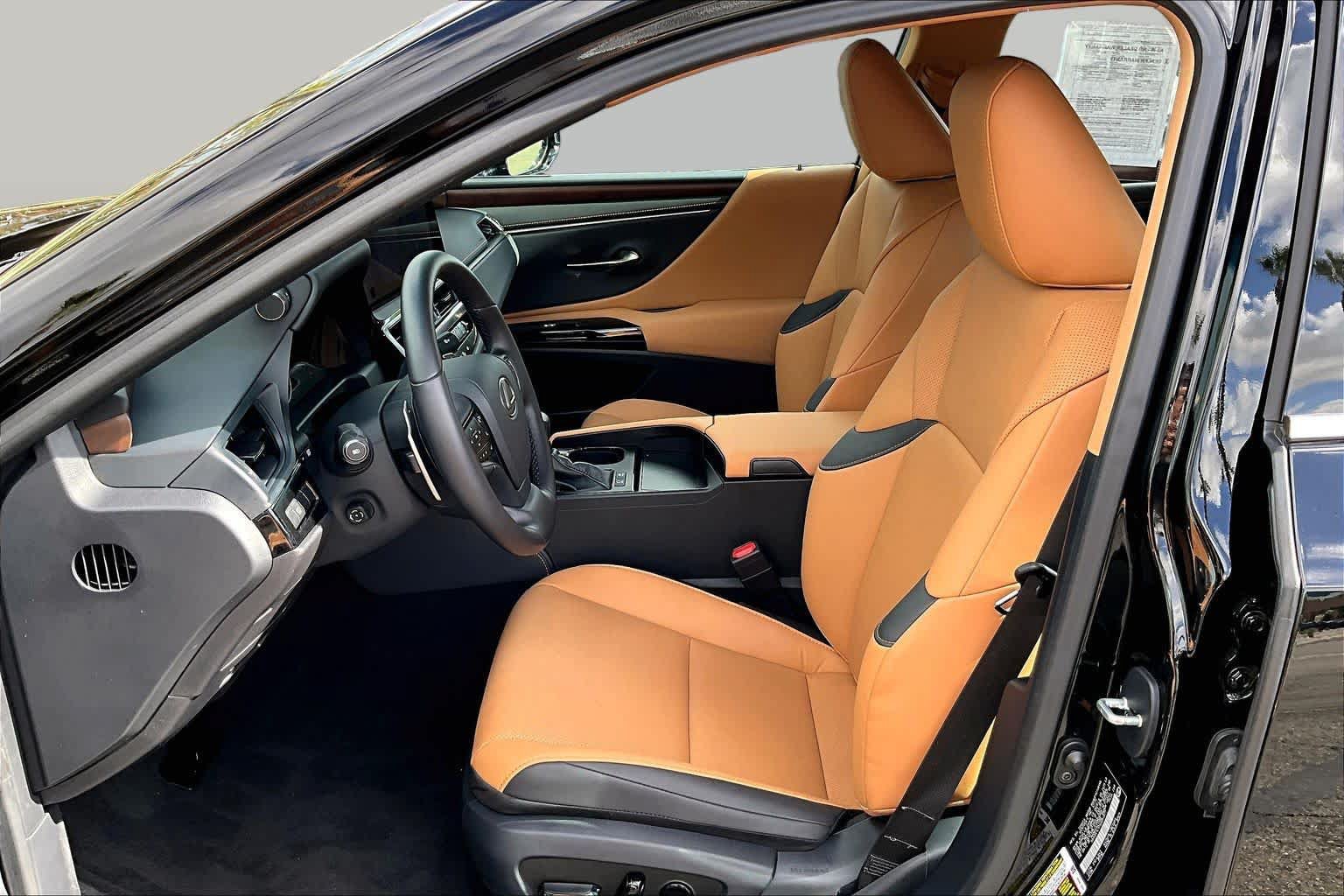 Used 2025 Lexus ES 300h w/ Premium Package FWD image 7