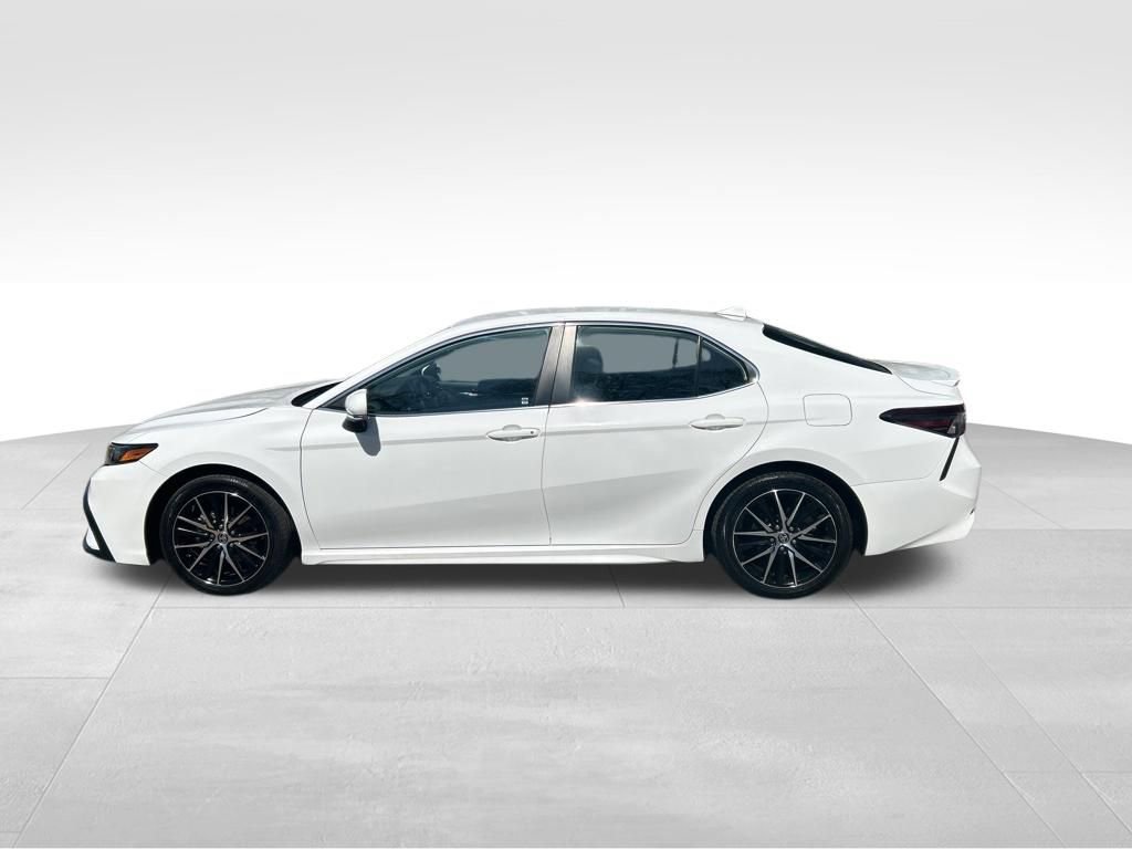 Used 2024 Toyota Camry SE FWD image 2