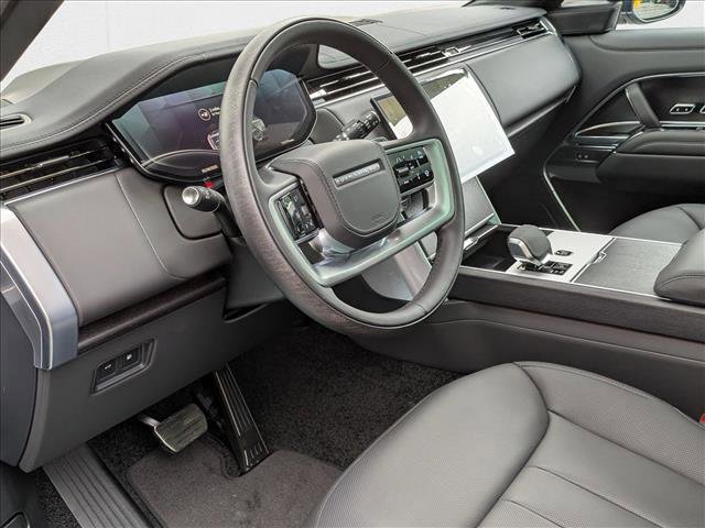 New 2025 Land Rover Range Rover SE image 3