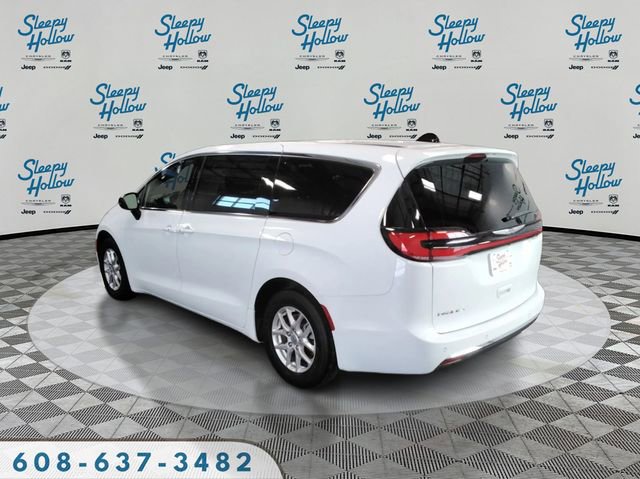 Used 2025 Chrysler Pacifica Select image 7