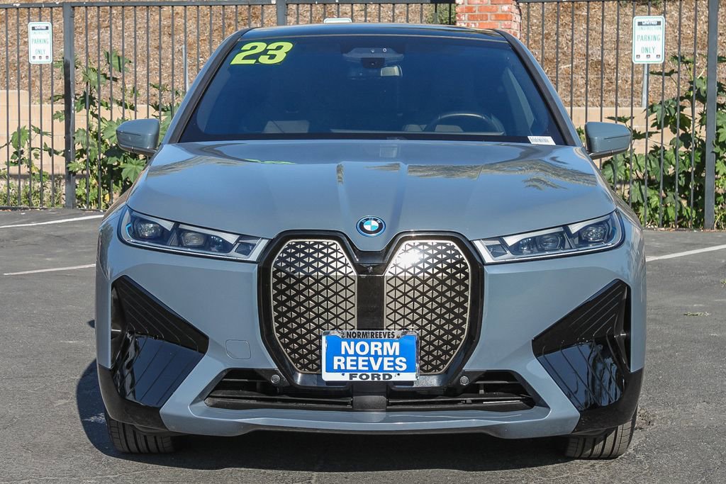 Used 2023 BMW iX xDrive50 w/ Premium Package image 2