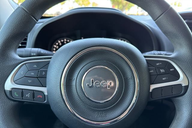 Used 2023 Jeep Renegade Latitude AWD/4WD image 36