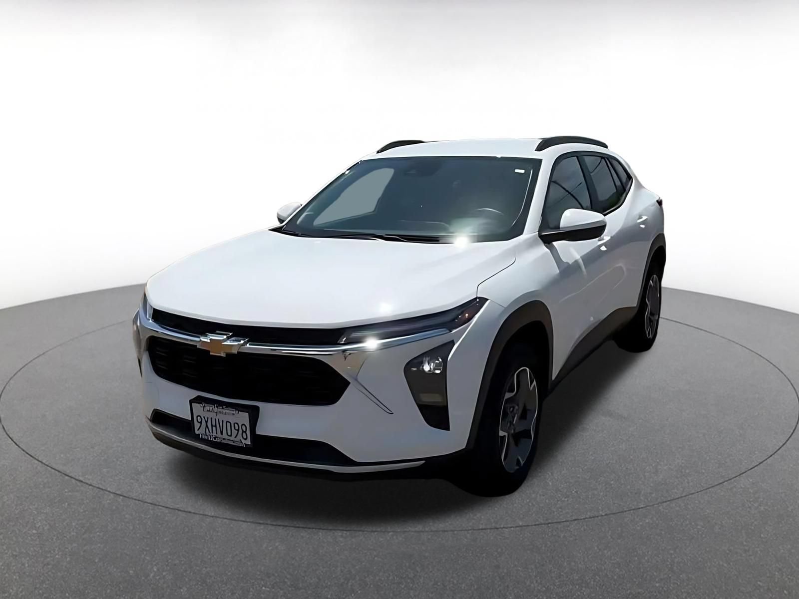 Used 2025 Chevrolet Trax LT FWD image 6
