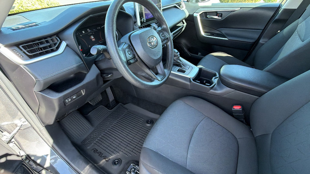 Certified 2025 Toyota RAV4 XLE AWD/4WD image 10