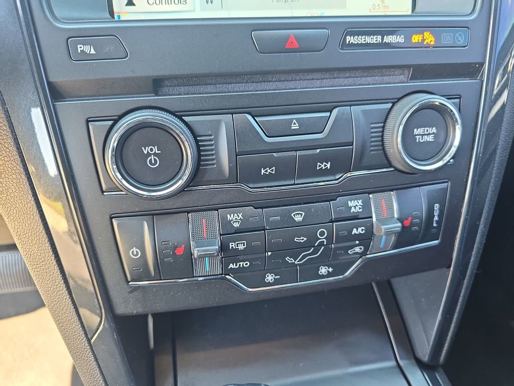 Used 2018 Ford Explorer XLT w/ Equipment Group 202A image 25
