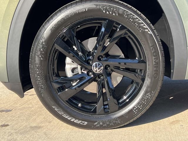 New 2026 Volkswagen Atlas Cross Sport SEL R-Line image 6