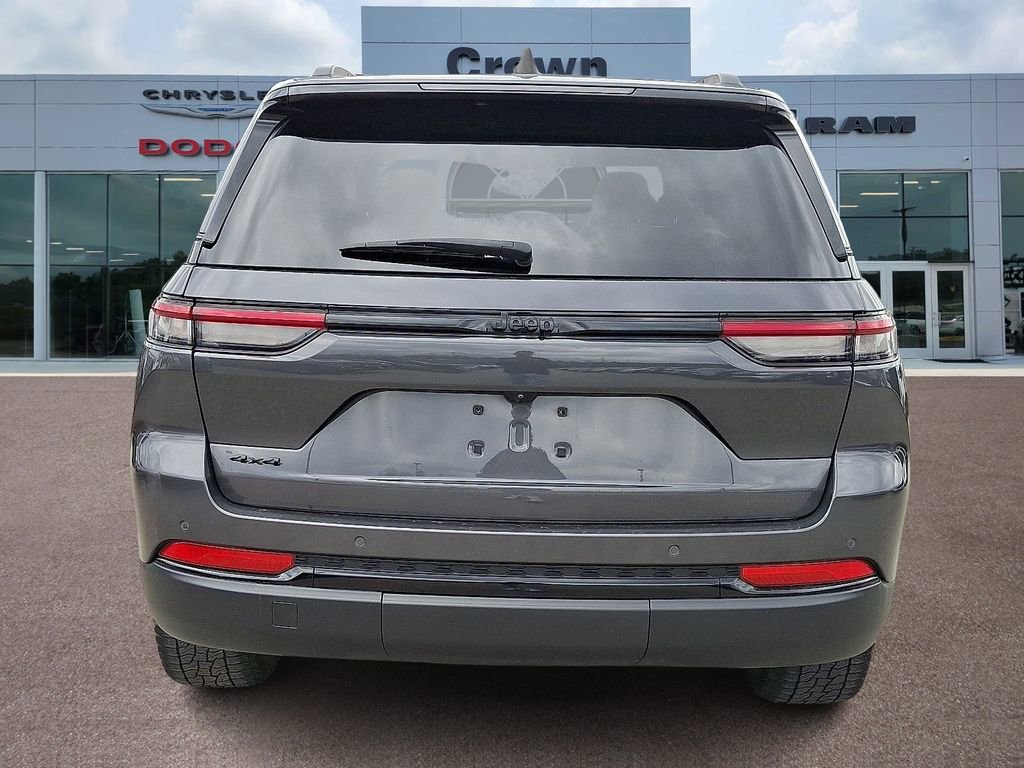 Used 2023 Jeep Grand Cherokee Altitude image 5