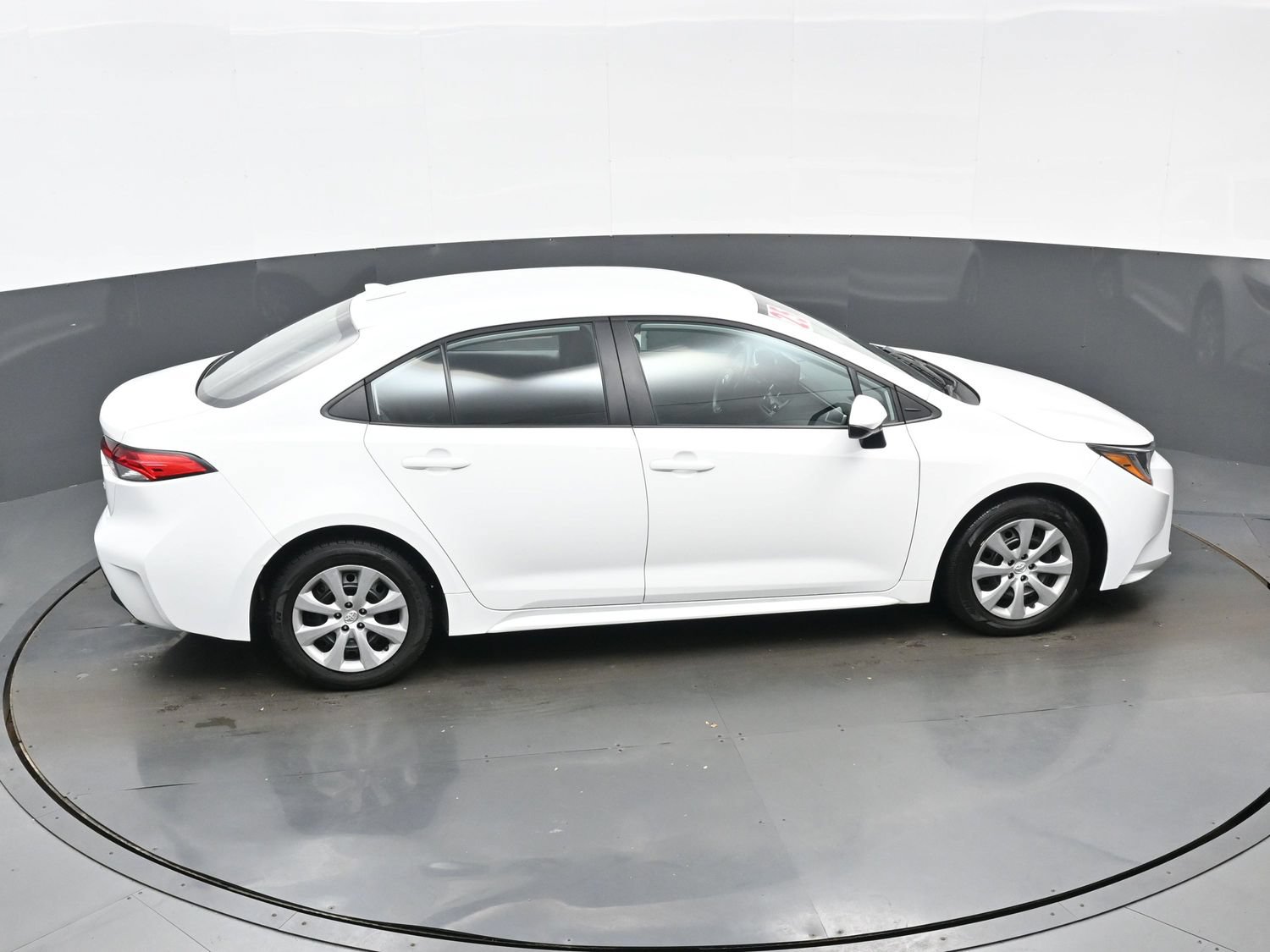 Used 2025 Toyota Corolla LE FWD image 39