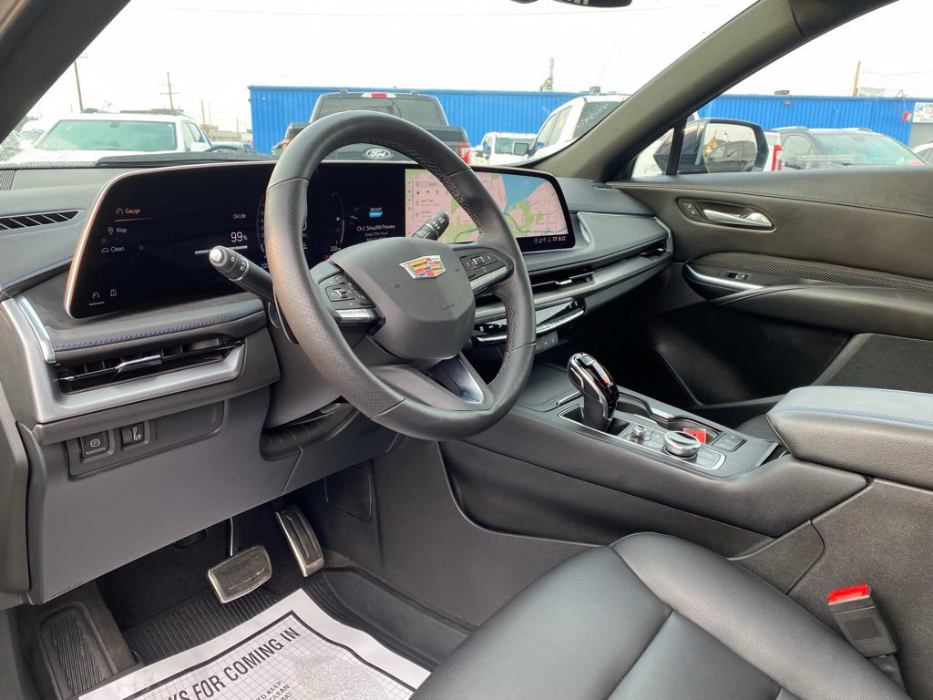 Used 2025 Cadillac XT4 Sport w/ LPO, Floor Liner Package AWD/4WD image 9