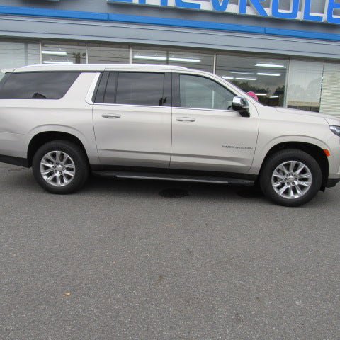 Used 2024 Chevrolet Suburban Premier image 2