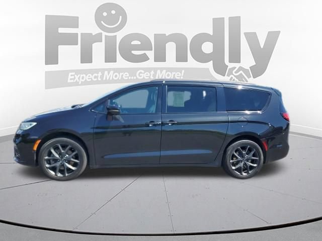Used 2021 Chrysler Pacifica Touring-L w/ Uconnect Theater Family Group AWD/4WD image 2