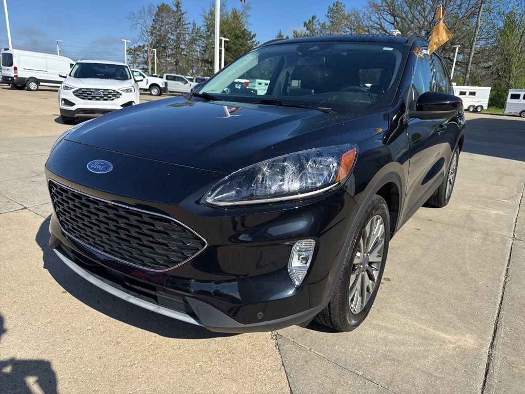 Certified 2022 Ford Escape Titanium w/ Class II Trailer Tow Package AWD/4WD image 2