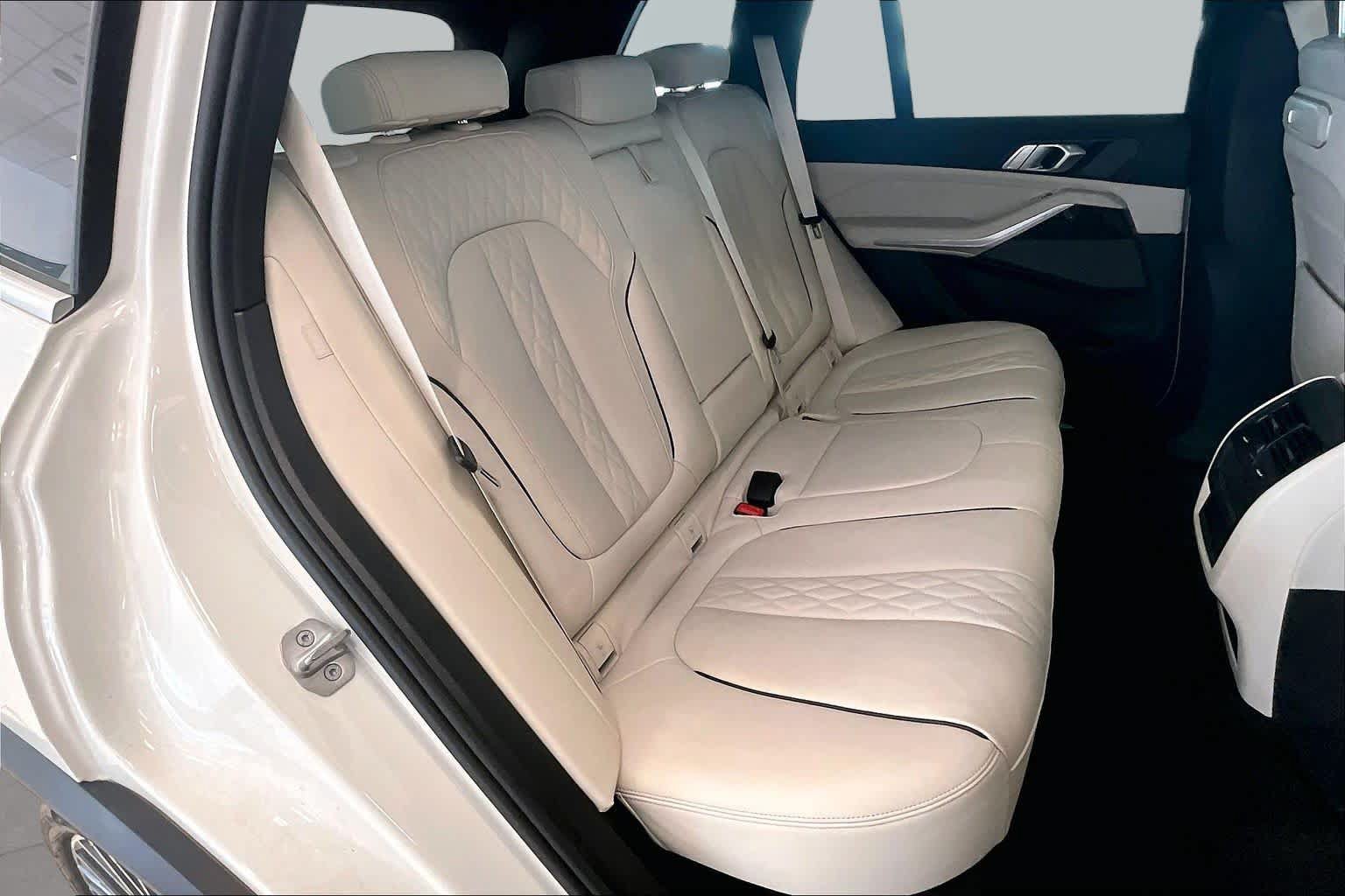 Used 2024 BMW X5 sDrive40i w/ Premium Package RWD image 19