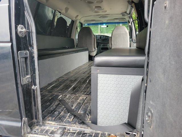 Used 2006 Ford E-350 and Econoline 350 Extended Super Duty RWD image 11