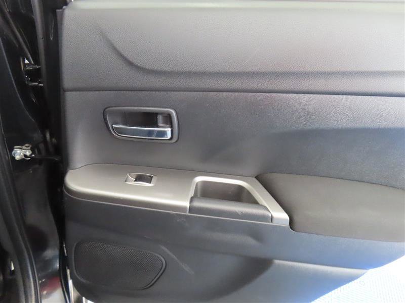 Used 2020 Mitsubishi Outlander Sport SE FWD image 27