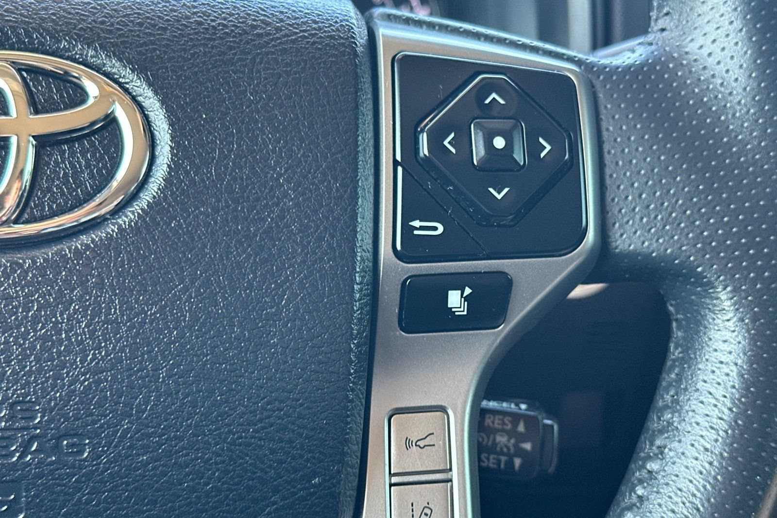 Certified 2024 Toyota 4Runner SR5 AWD/4WD image 28
