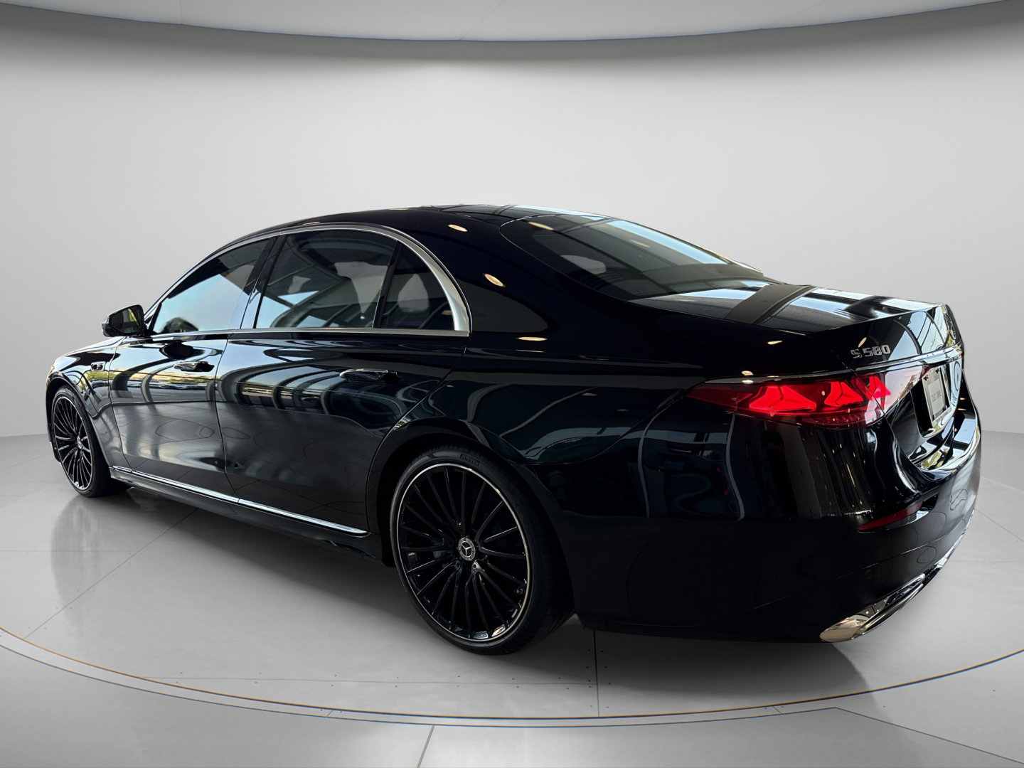 New 2027 Mercedes-Benz S 580 4MATIC Sedan image 3