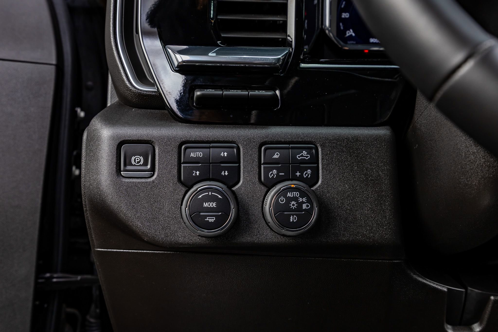 Used 2025 Chevrolet Silverado 2500 LTZ w/ LTZ Plus Package image 21