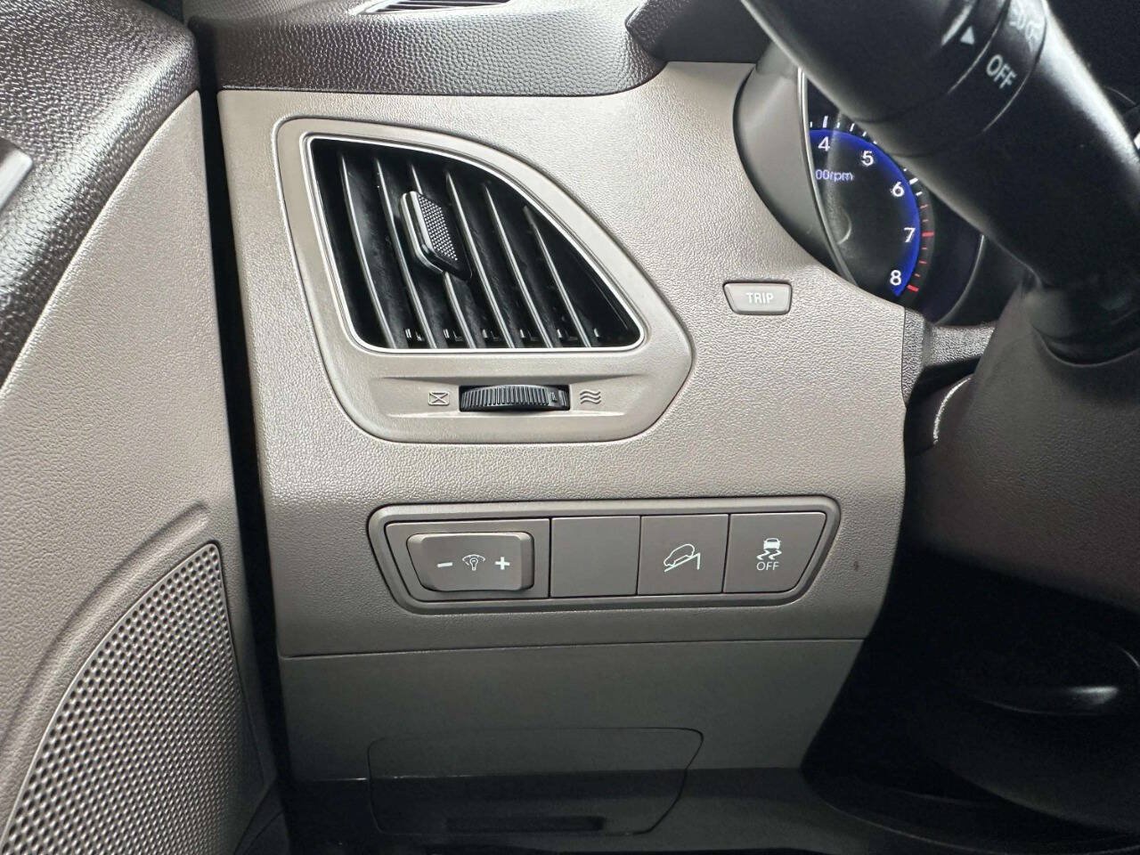 Used 2012 Hyundai Tucson GLS FWD image 25