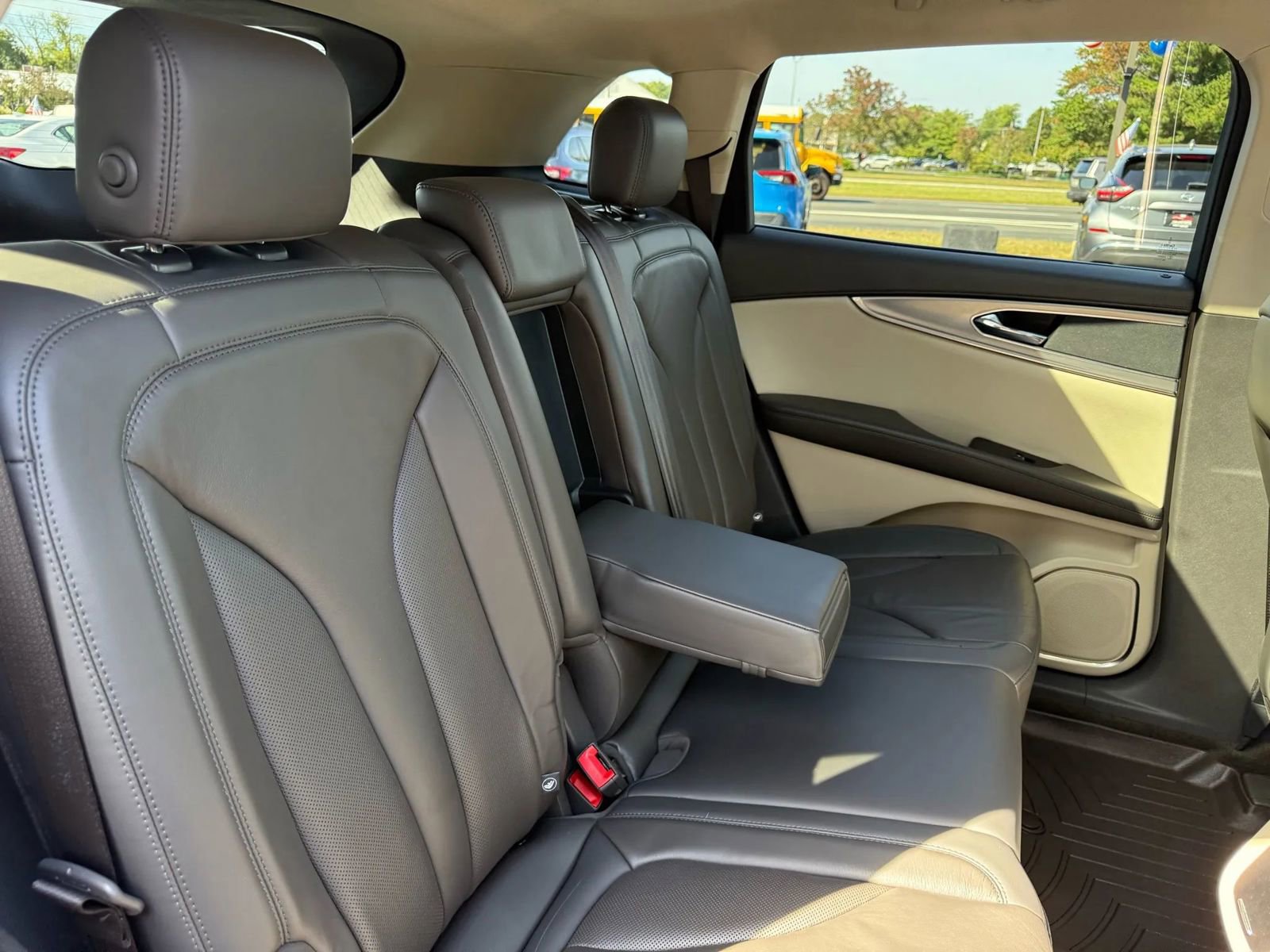 Used 2019 Lincoln Nautilus Select image 45