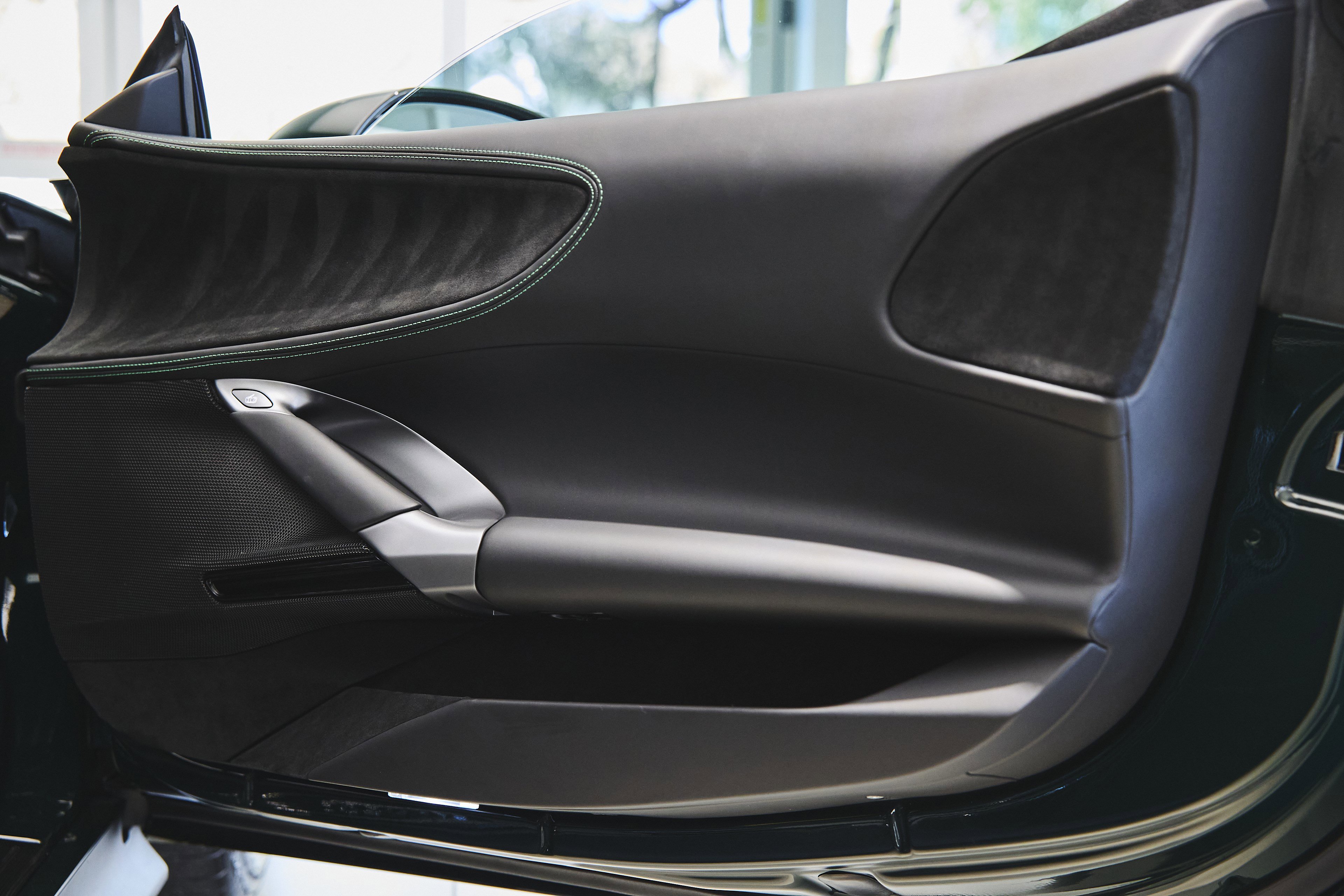 Used 2024 Ferrari SF90 Spider image 42