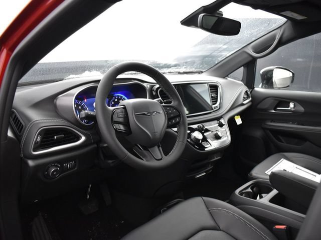 New 2026 Chrysler Pacifica Select AWD/4WD image 12